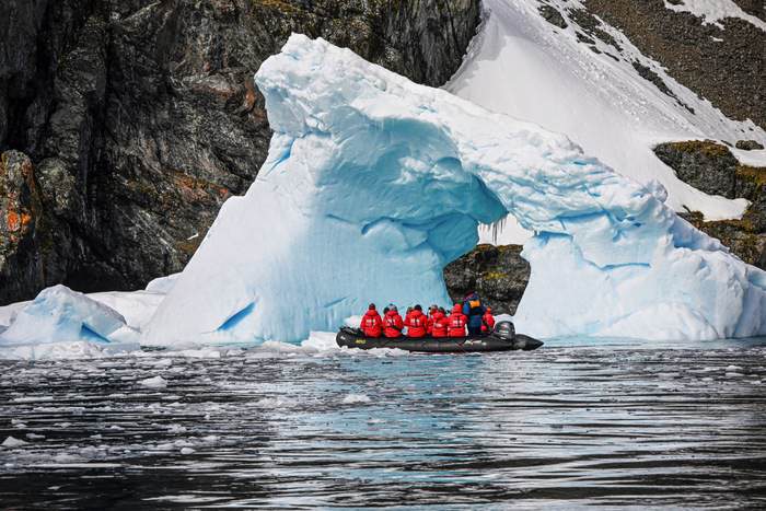 Zodiac ©Poseidon Expeditions, Piet Van Den Bemd.jpg